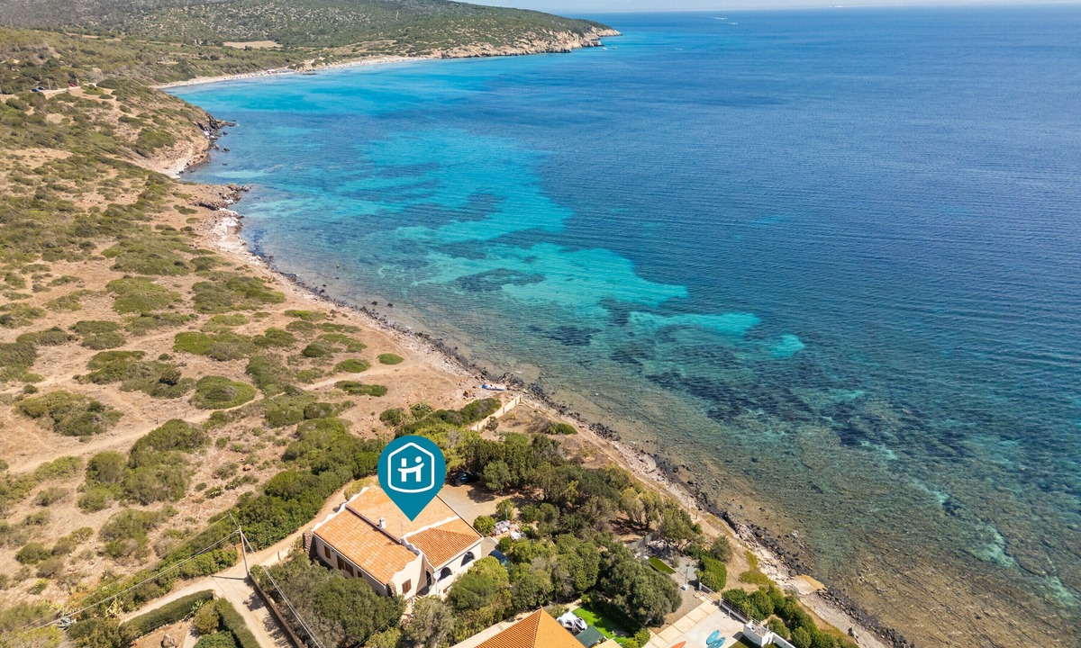 Sant'Antioco House | Holiday Home 'Fronte Mare Azzurro' with Sea View, Shared Garden and Wi-Fi