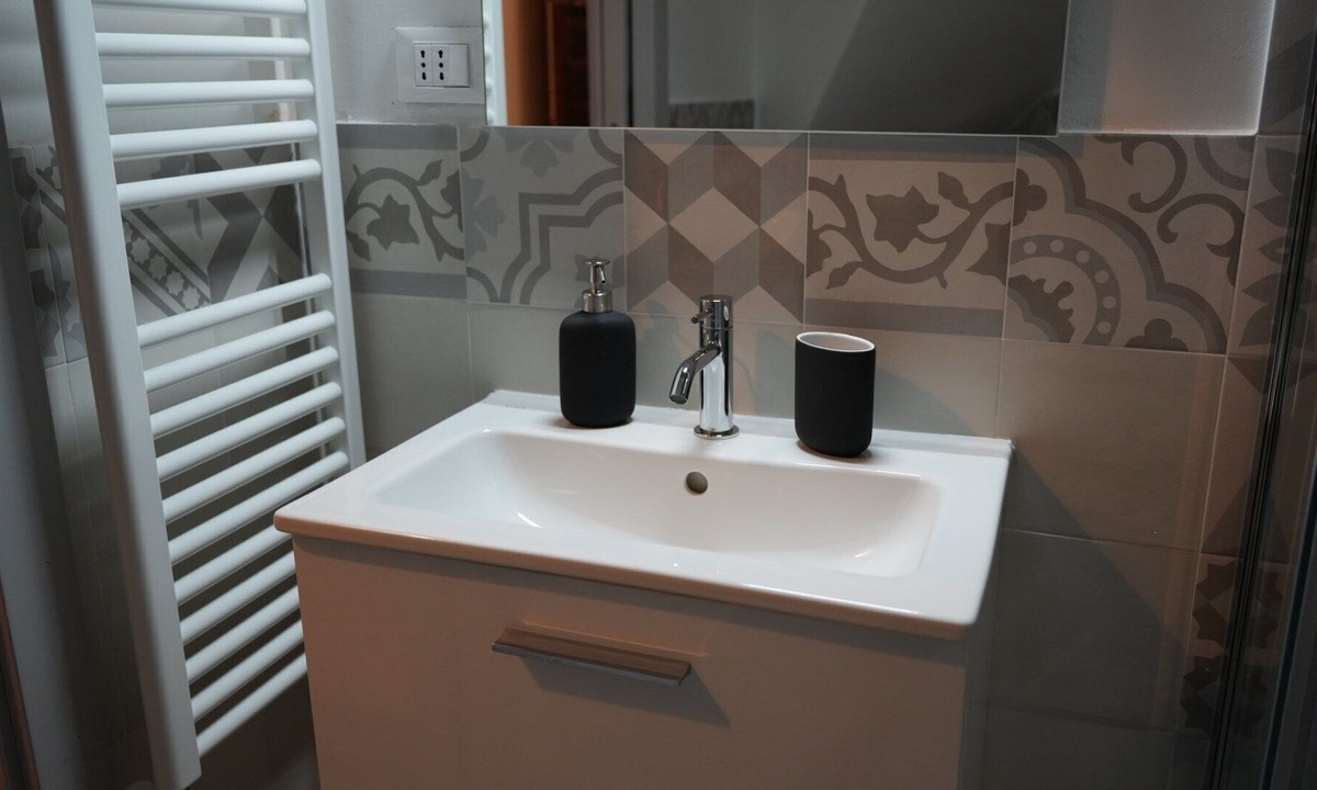 Monte San Giusto House | The tower room rentals monte san giusto The city of smiles