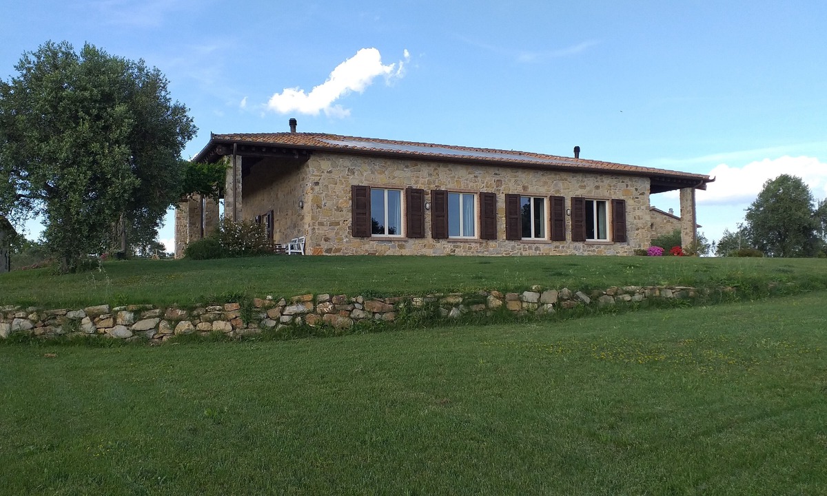 Magliano in Toscana Apartment | Farmhouse in the countryside with magnificent sea view, ideal for families with 4 paws