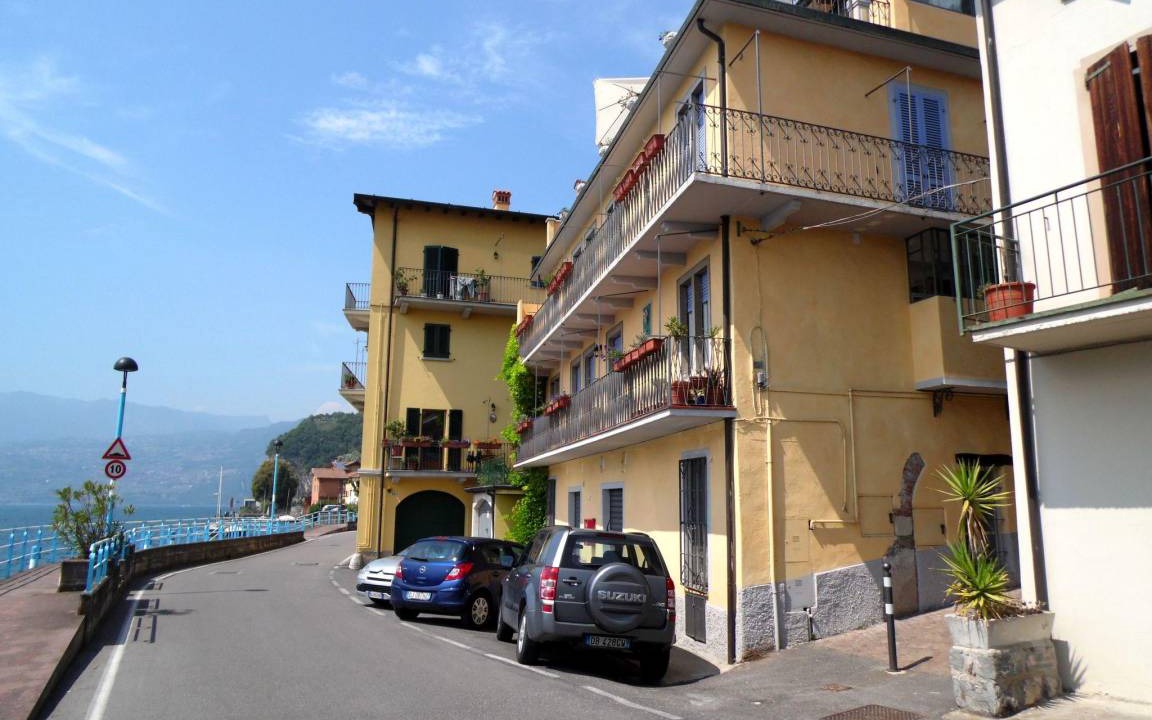 Photo of Others in Marone