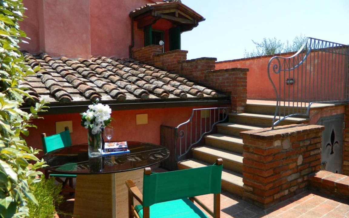 Photo of Patio Balcony in Lari