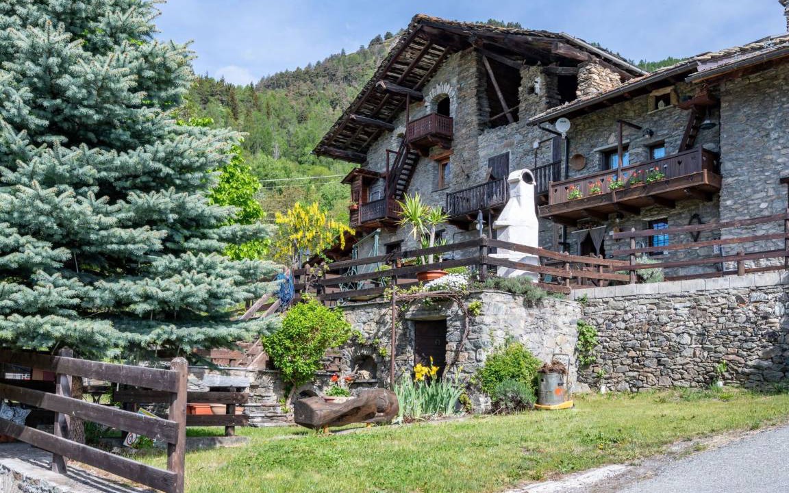 Photo of Buildings in Ville Sur Sarre