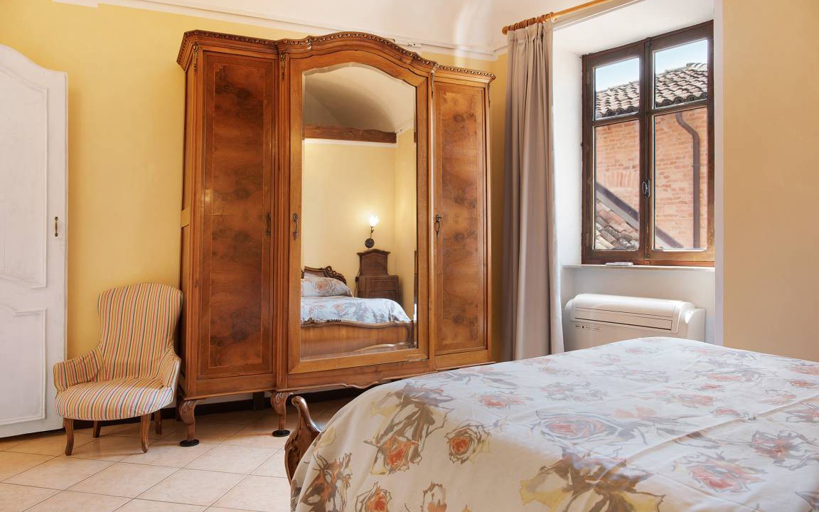 Photo of Bedroom in Costigliole d'Asti