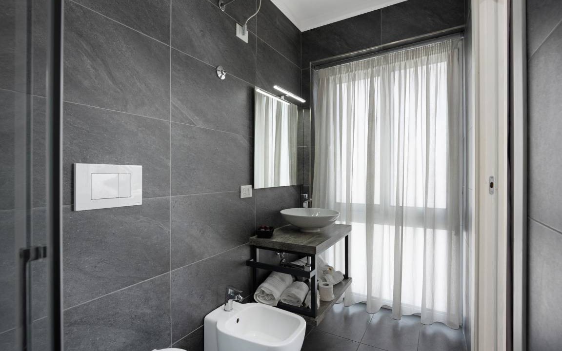 Photo of Bathroom in Naples