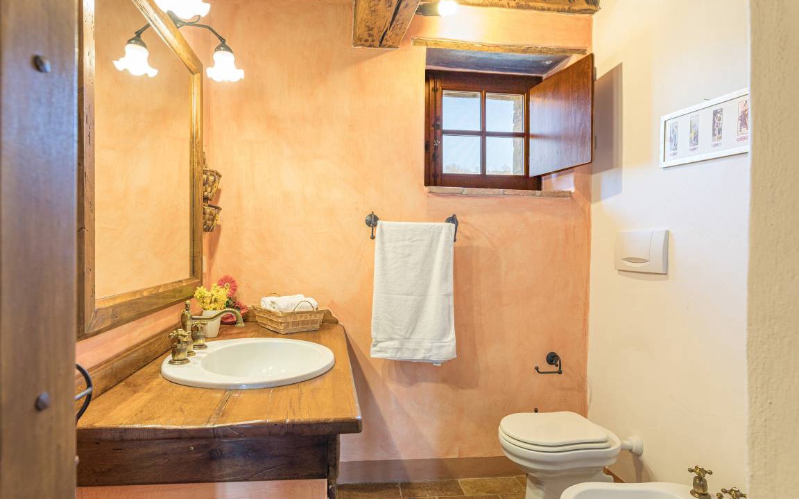 Photo of Bathroom in Doglio