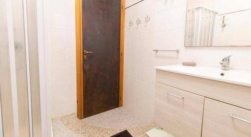 Photo of Bathroom in Funtana Meiga
