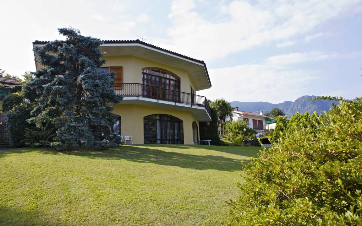 Photo of Buildings in Porto Valtravaglia