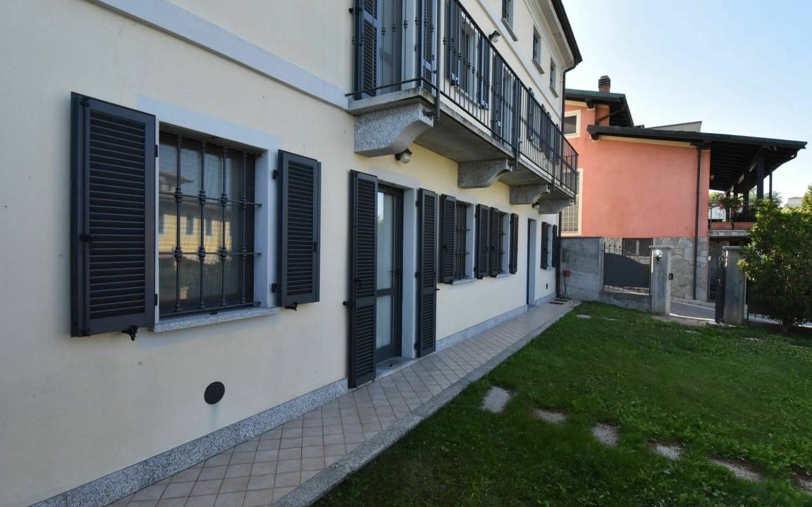 Photo of Buildings in Castana