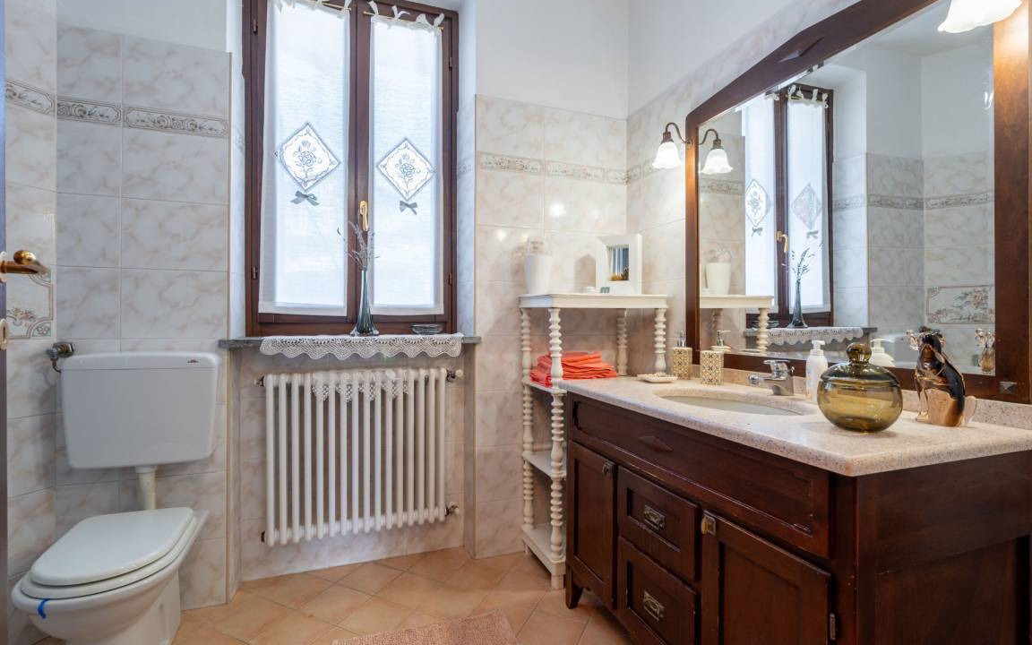 Photo of Bathroom in Montegrosso dʼAsti