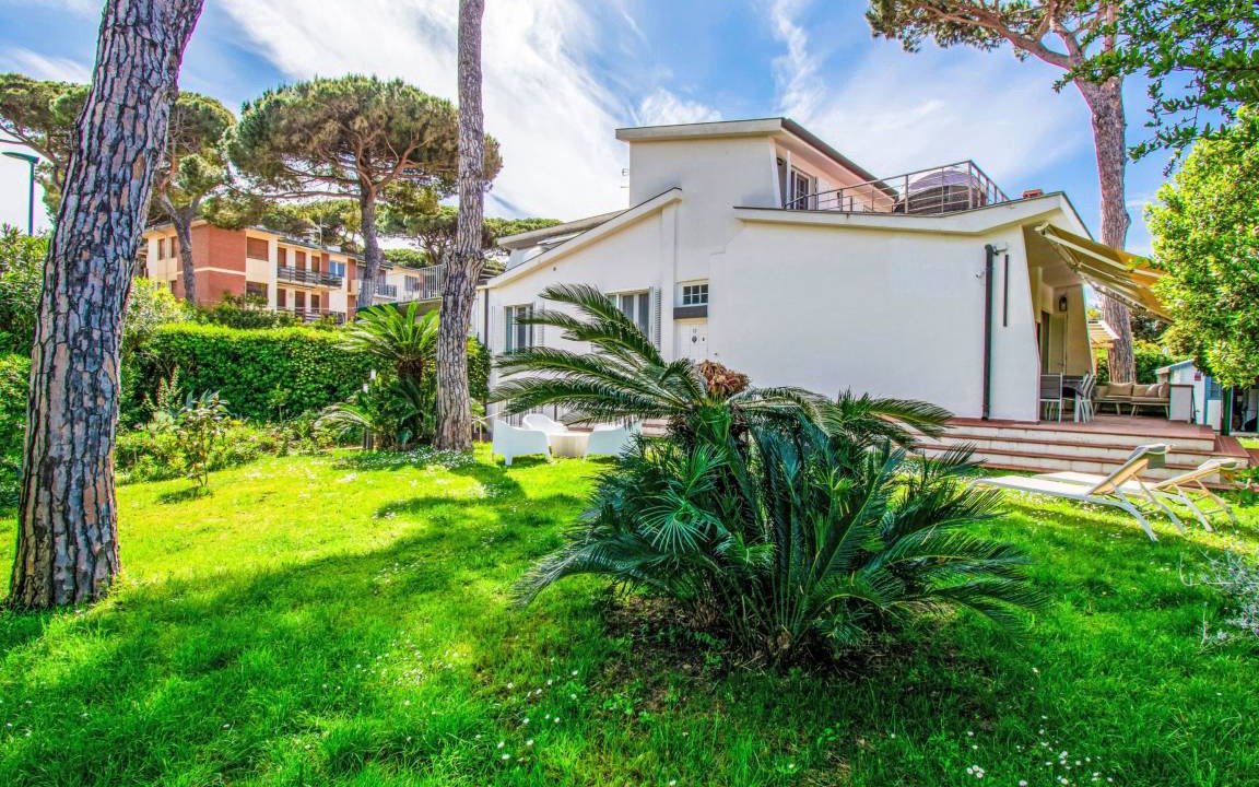 Photo of Buildings in Tirrenia