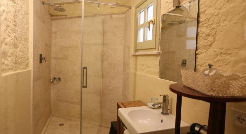 Photo of Bathroom in Oristano Historic Centre