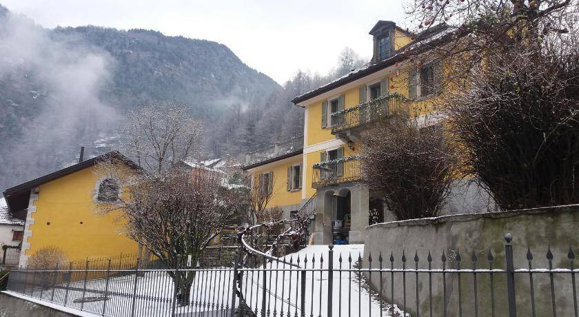 Photo of Buildings in Varzo