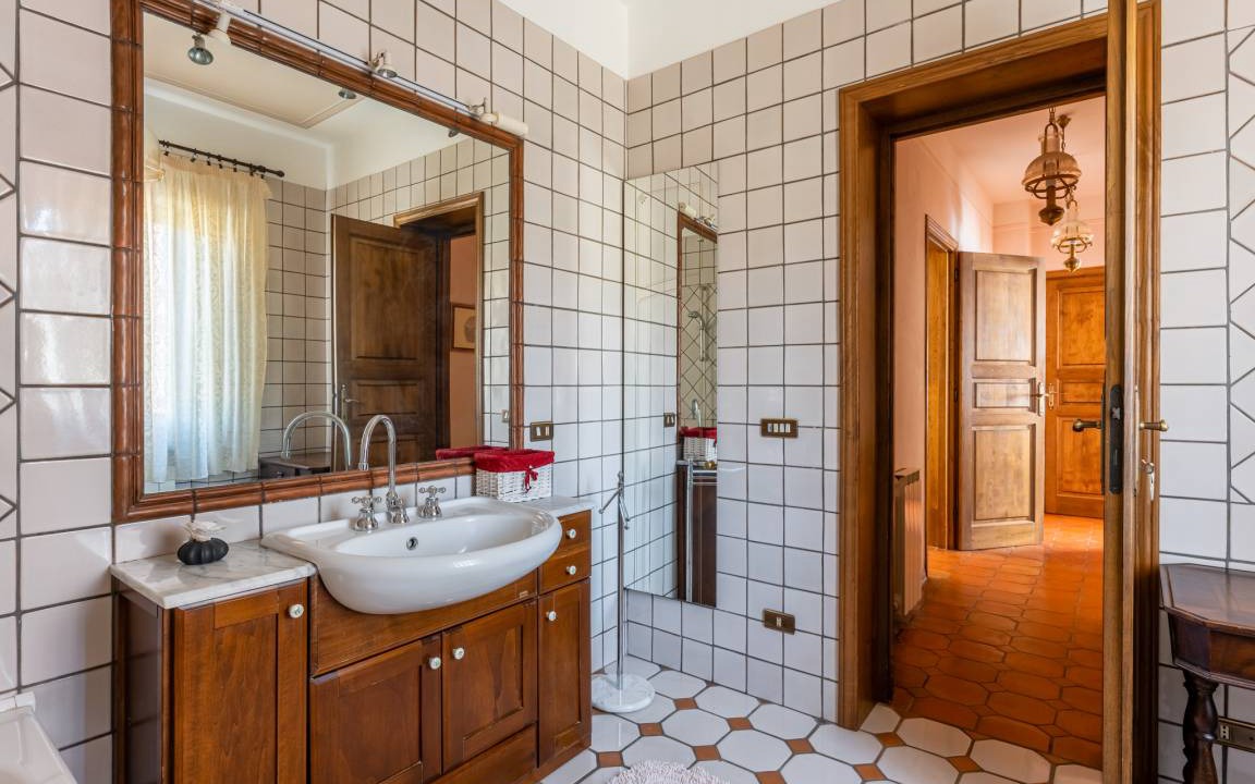 Photo of Bathroom in Molazzana