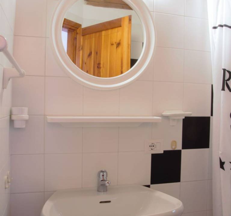 Photo of Bathroom in Garda