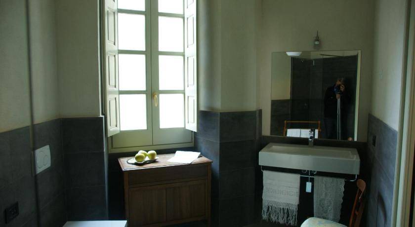 Photo of Bathroom in Oristano Historic Centre