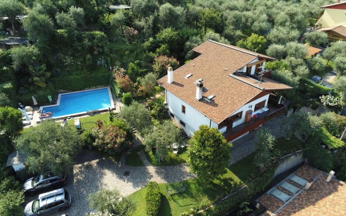 Photo of Buildings in Magugnago