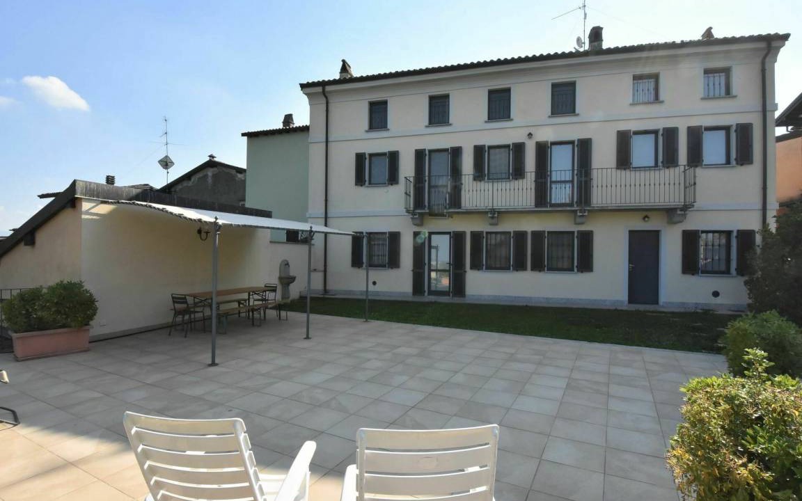 Photo of Buildings in Castana