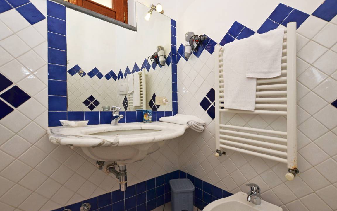 Photo of Bathroom in Furore