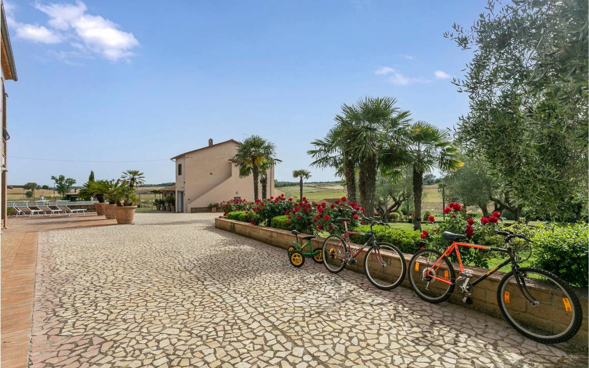 Photo of Others in Tuscania
