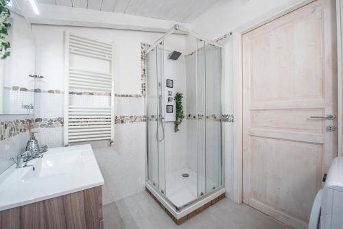 Photo of Bathroom in Camino