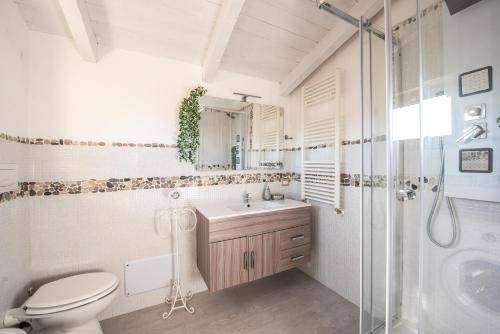 Photo of Bathroom in Camino