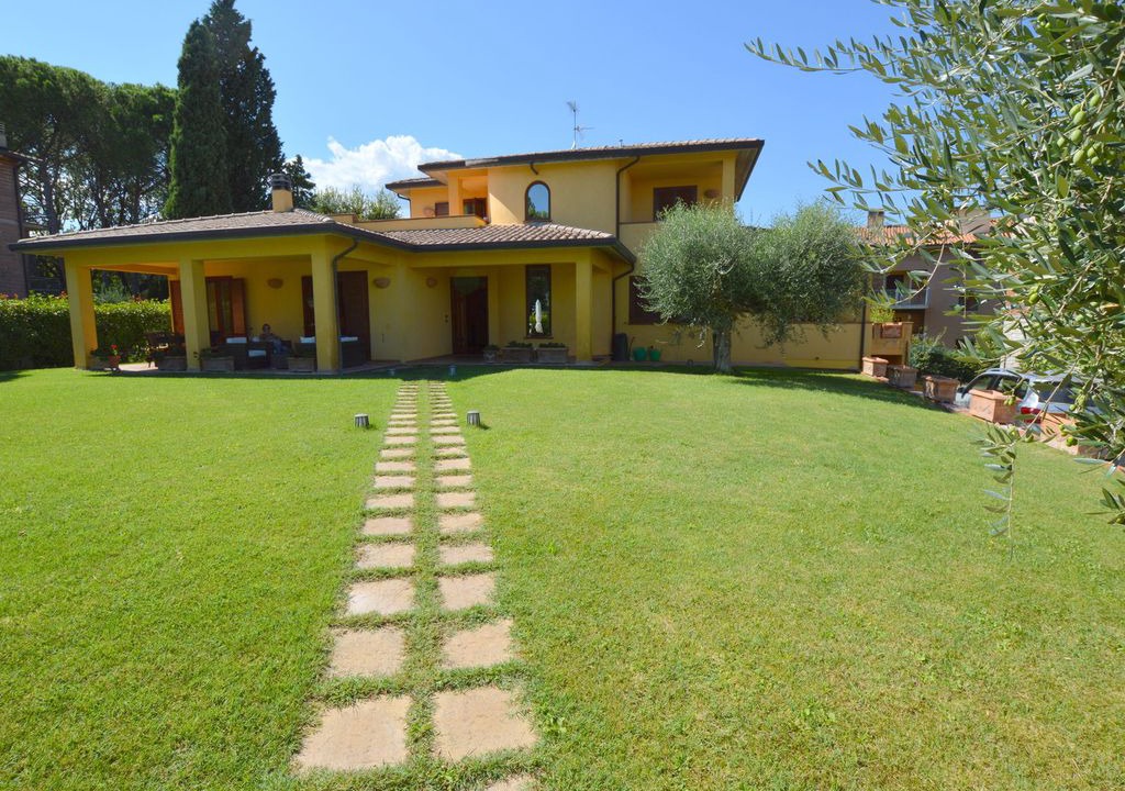 Photo of Buildings in Fratta