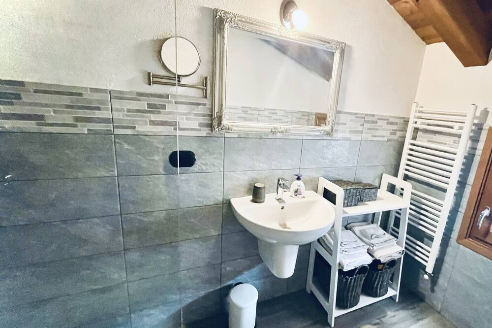 Photo of Bathroom in Nus