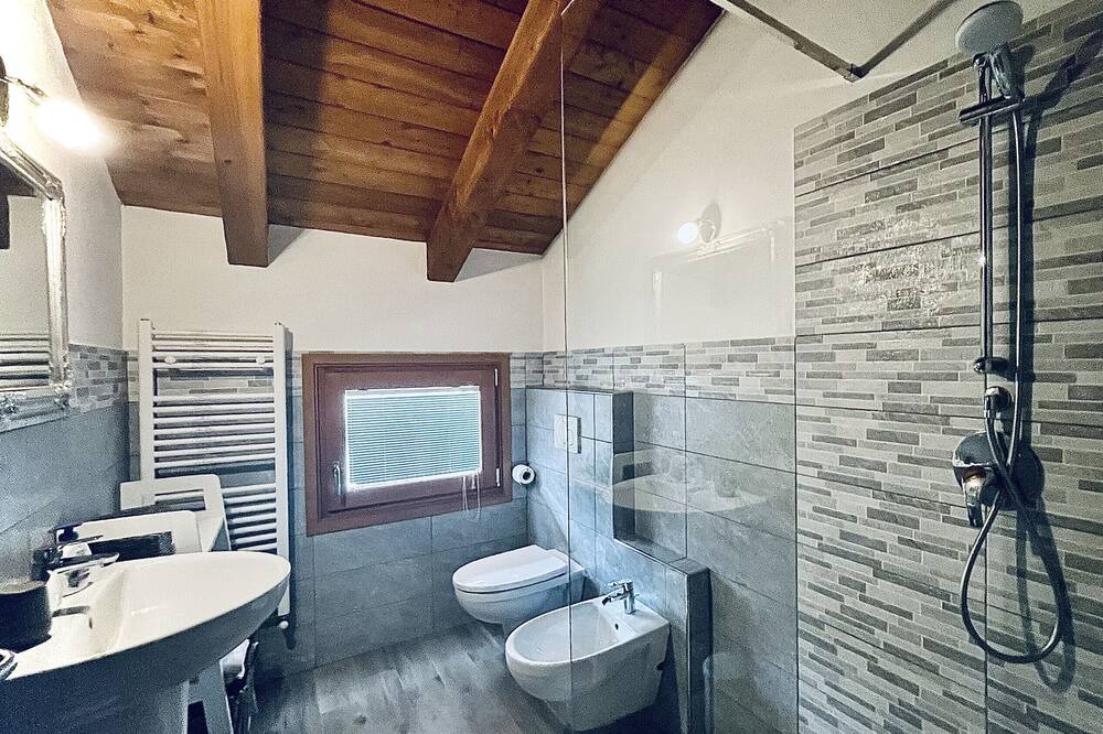 Photo of Bathroom in Nus