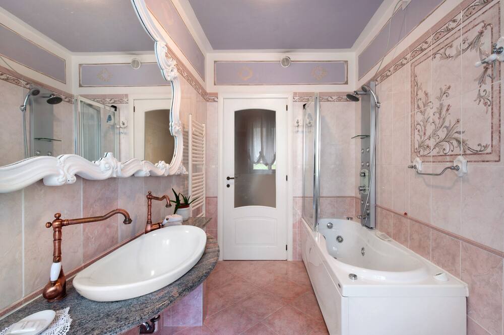 Photo of Bathroom in Taceno