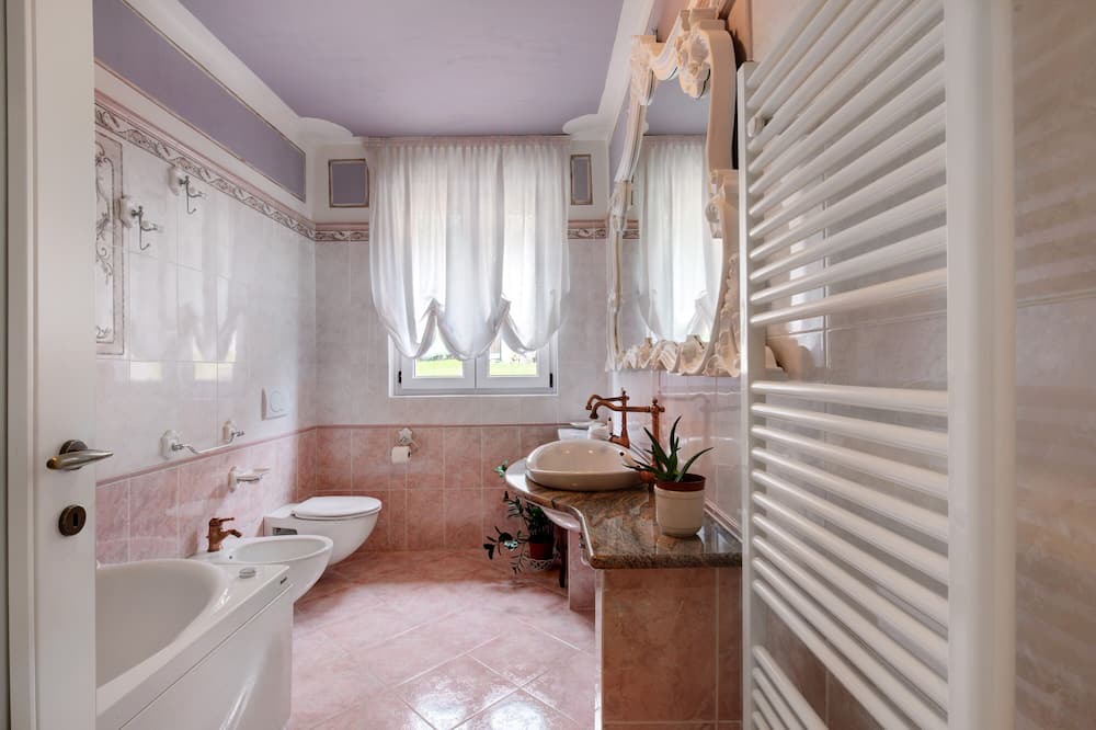 Photo of Bathroom in Taceno