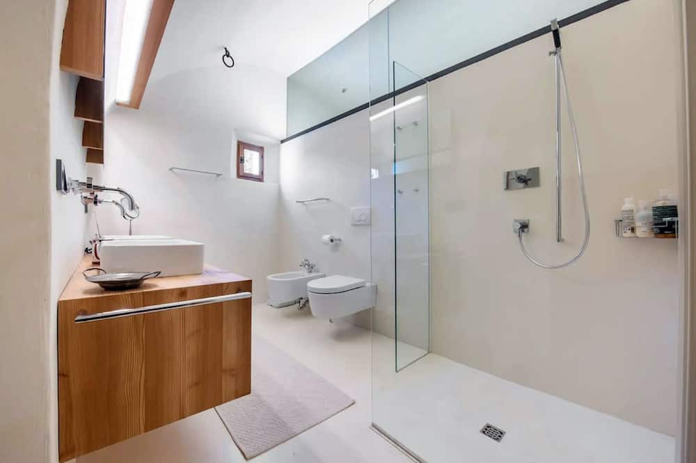 Photo of Bathroom in Laudes