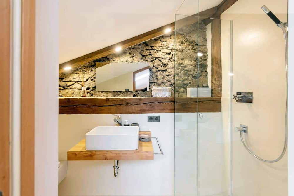 Photo of Bathroom in Laudes