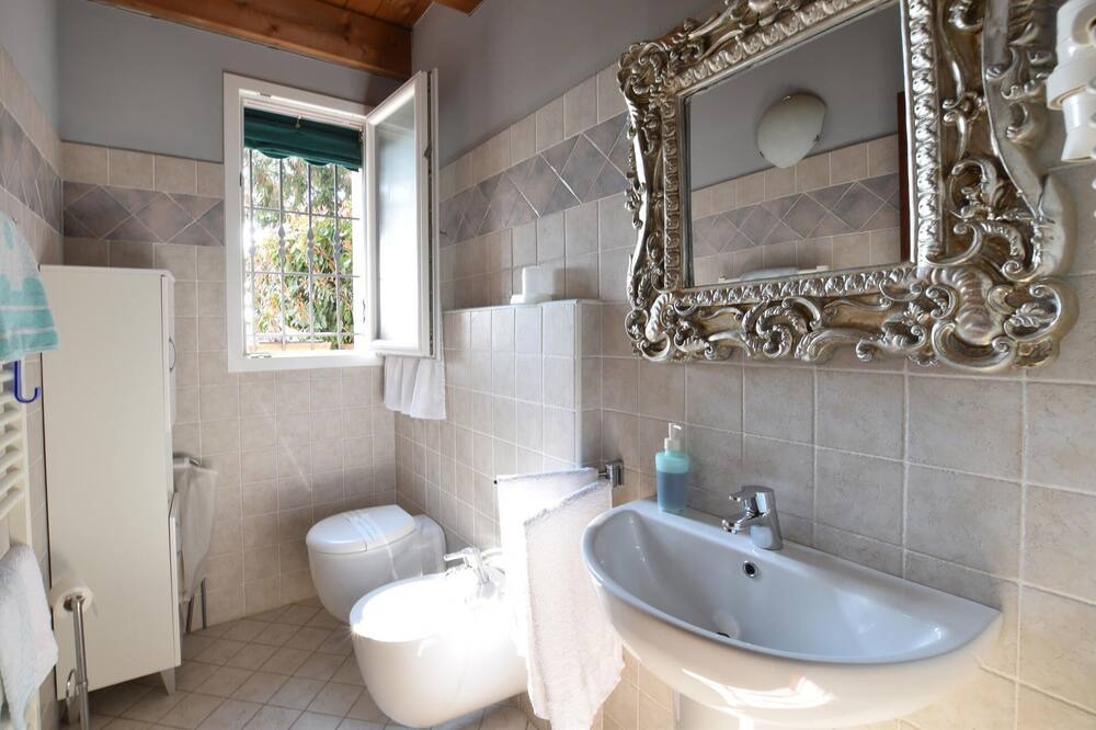 Photo of Bathroom in Porotto