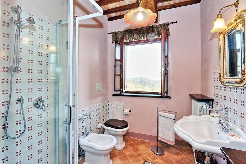 Photo of Bathroom in Serrapetrona