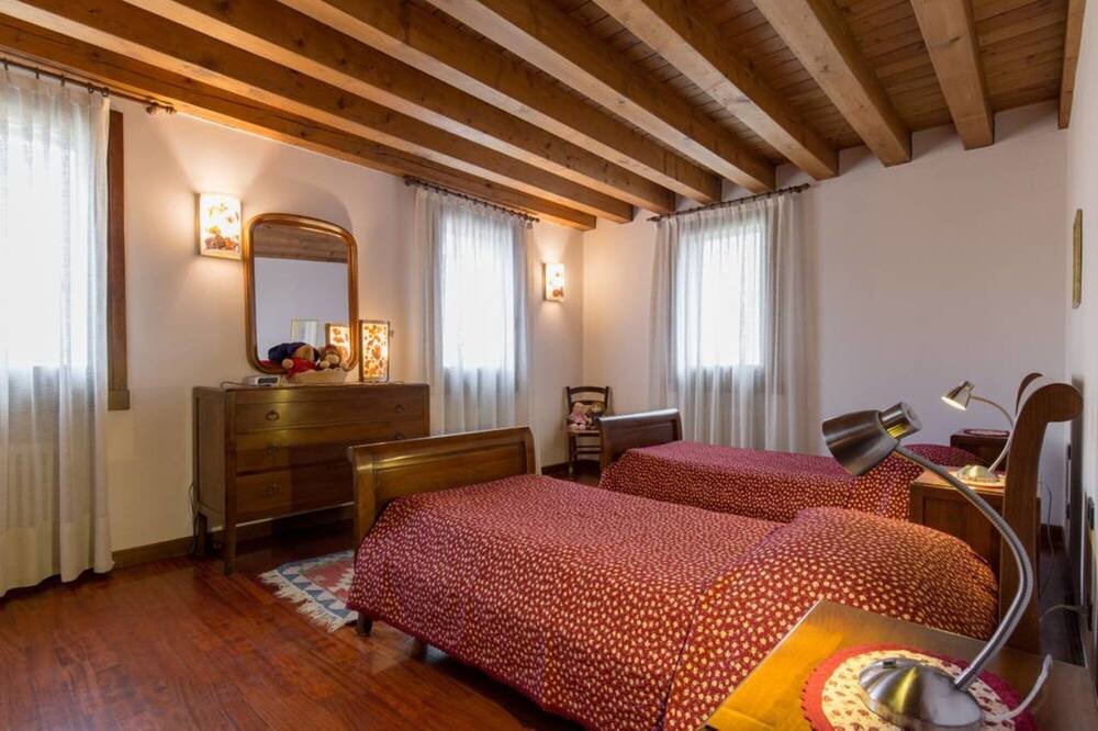 Photo of Bedroom in Castegnero