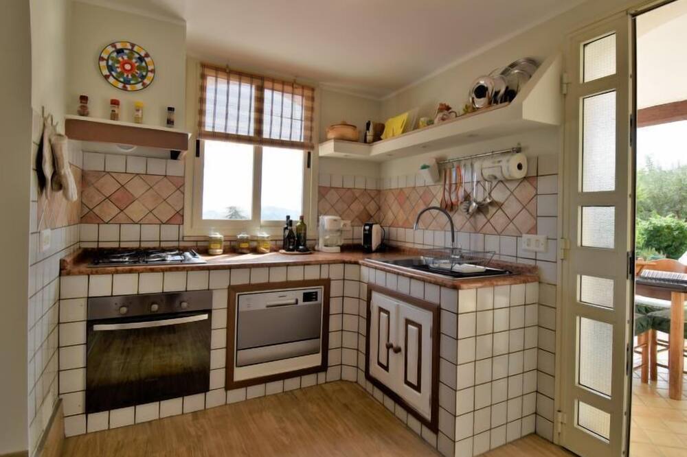 Photo of Kitchen in Mitogio