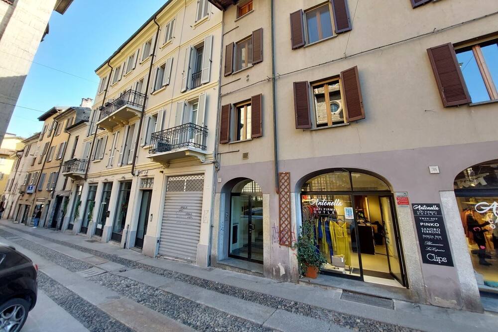 Photo of Others in Pavia