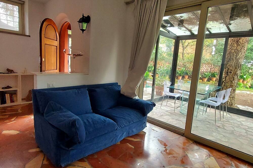 Photo of Livingroom in Zona LIII Tomba di Nerone