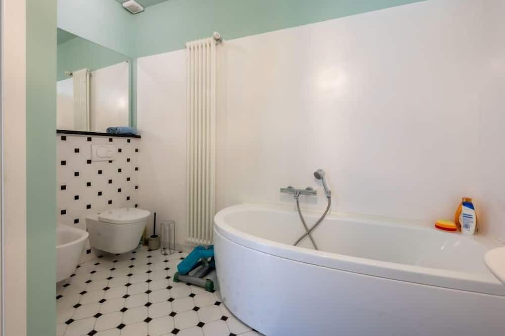 Photo of Bathroom in Carru