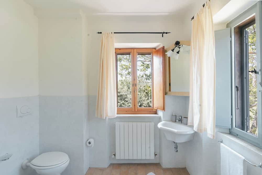 Photo of Bathroom in Petriolo