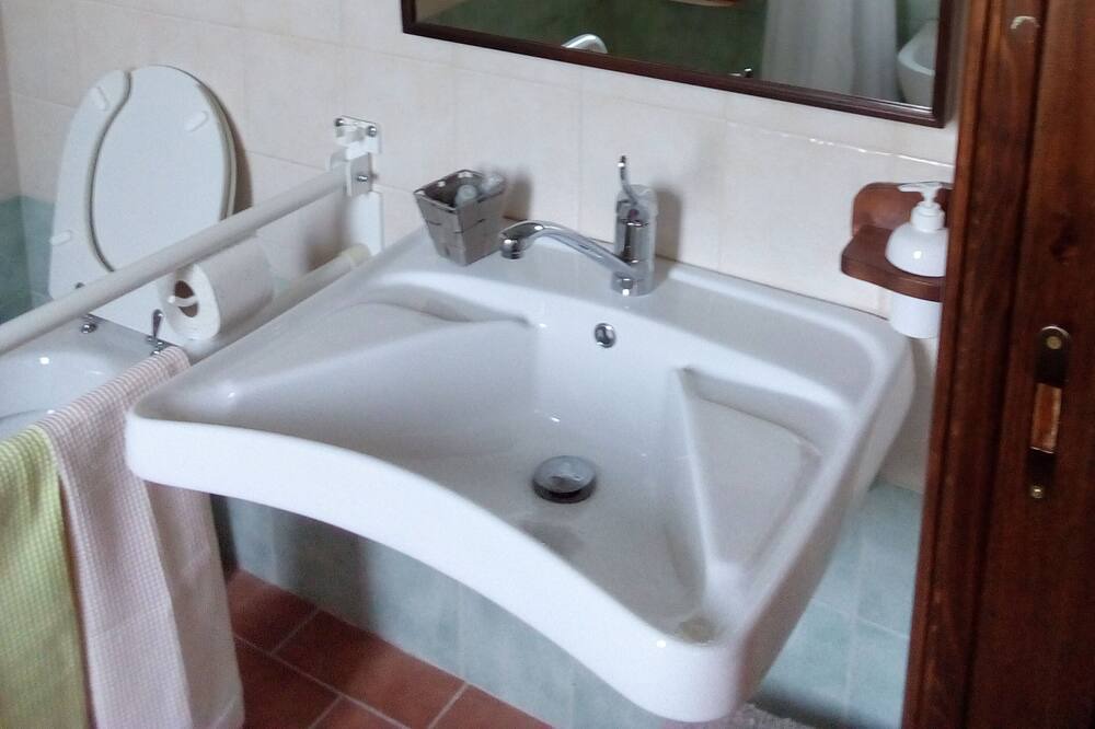 Photo of Bathroom in Penna in Teverina