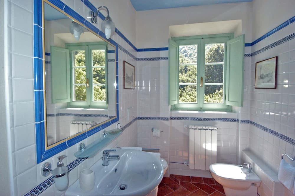 Photo of Bathroom in Saturnana