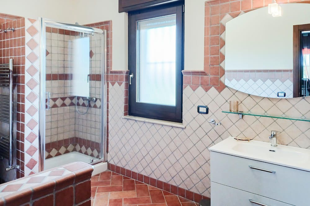 Photo of Bathroom in Albanella