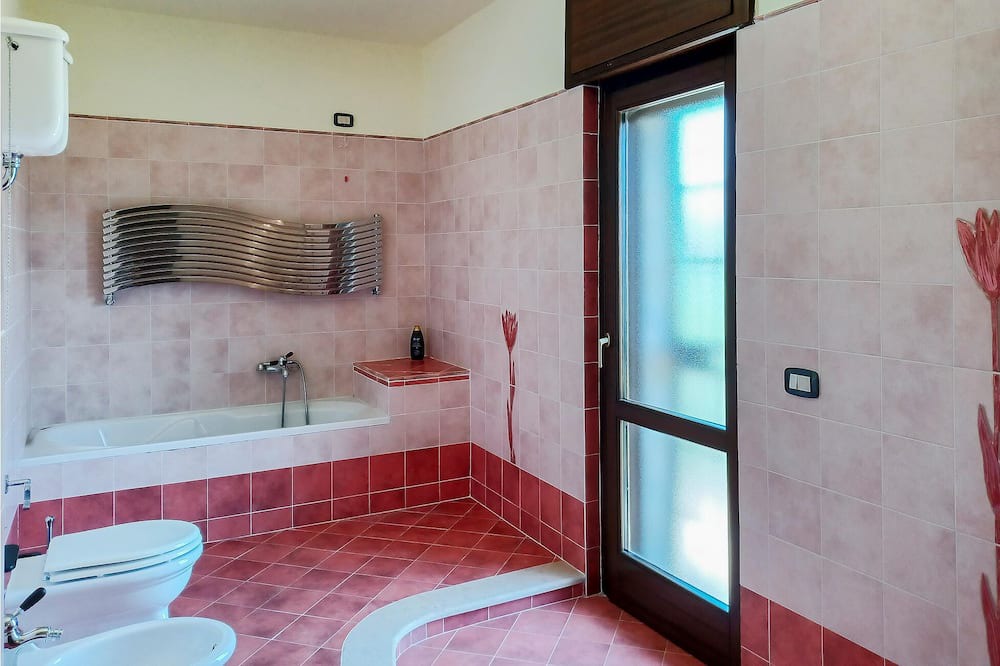 Photo of Bathroom in Albanella