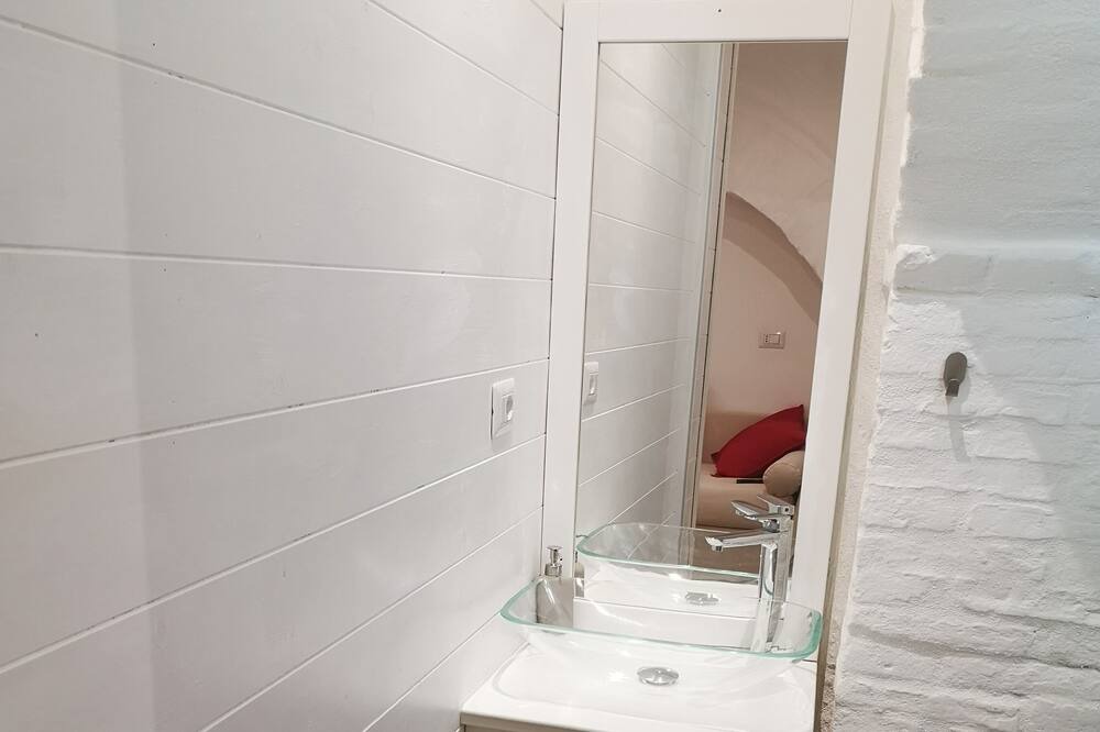 Photo of Bathroom in Guzman