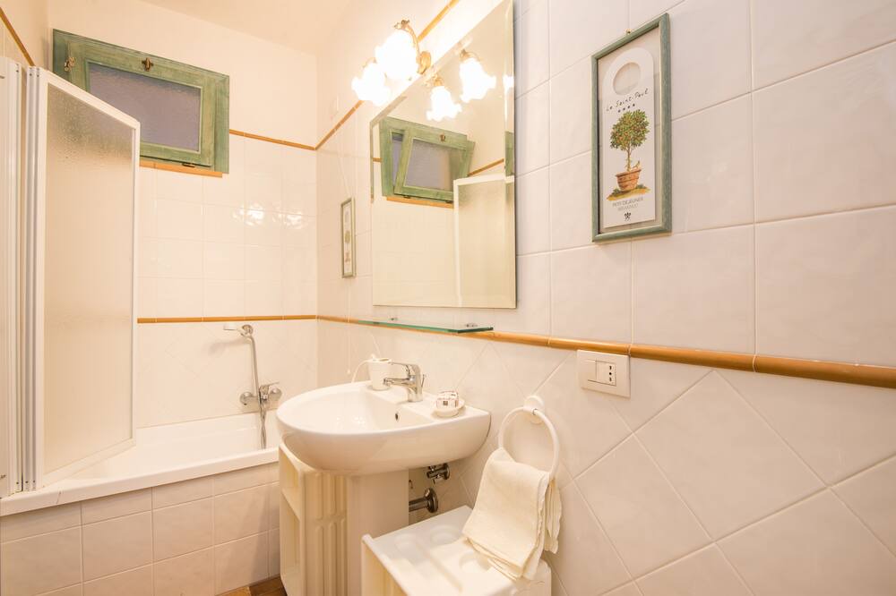 Photo of Bathroom in Avigliano Umbrio