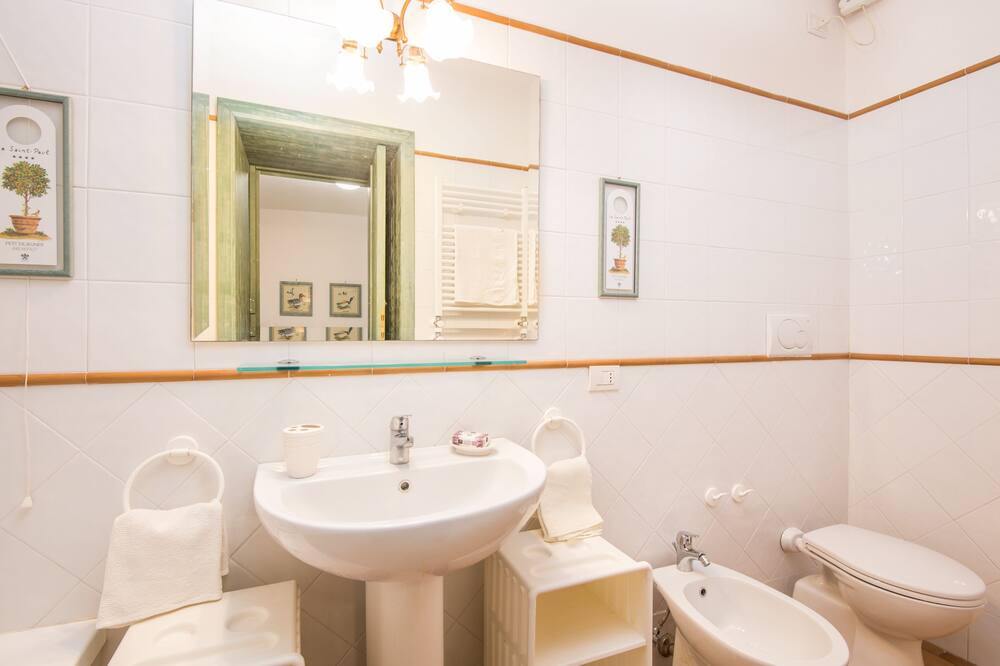 Photo of Bathroom in Avigliano Umbrio
