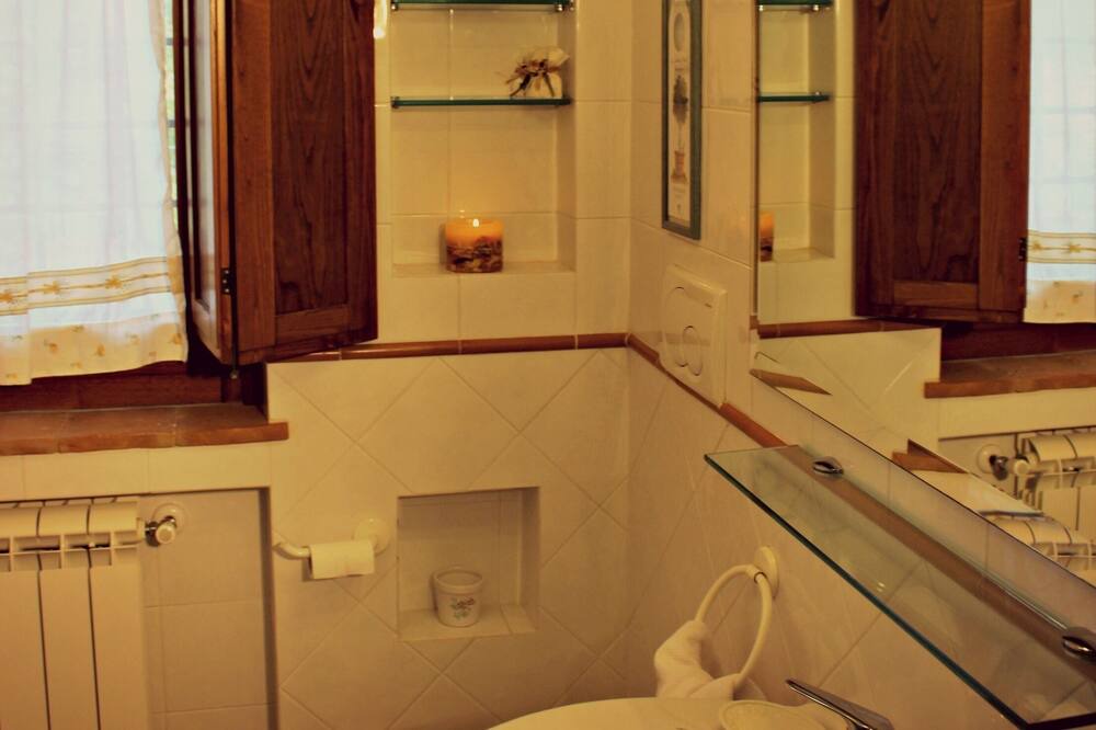 Photo of Bathroom in Avigliano Umbrio