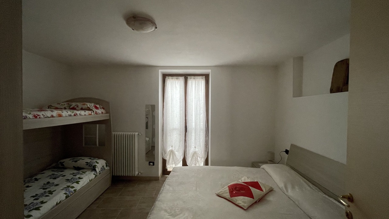 Photo of Bedroom in Parlasco