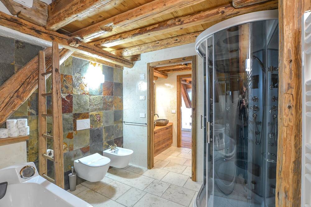 Photo of Bathroom in Ovaro